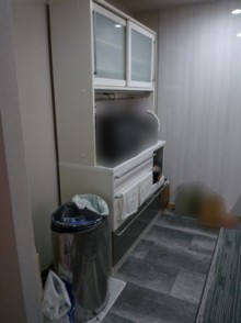 間口に合わせて背面収納をピッタリ設置